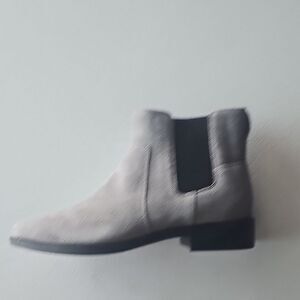 Vionic Gray Ankle Boots, SIZE 6 MEDIUM